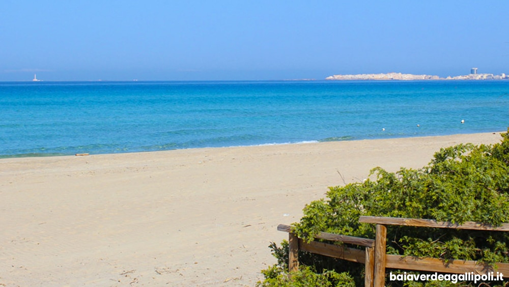 Gallipoli tra spiagge sabbiose, mare e mura antiche