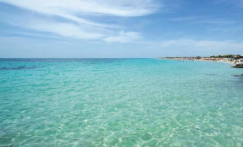 Spiaggia di Lido Marini, sabbia fine e sorgenti d'acqua dolce