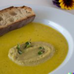 Purè di fave con cicoria con pane abbrustolito