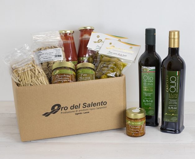 Food box Torre San Giovanni with typical Apulian products