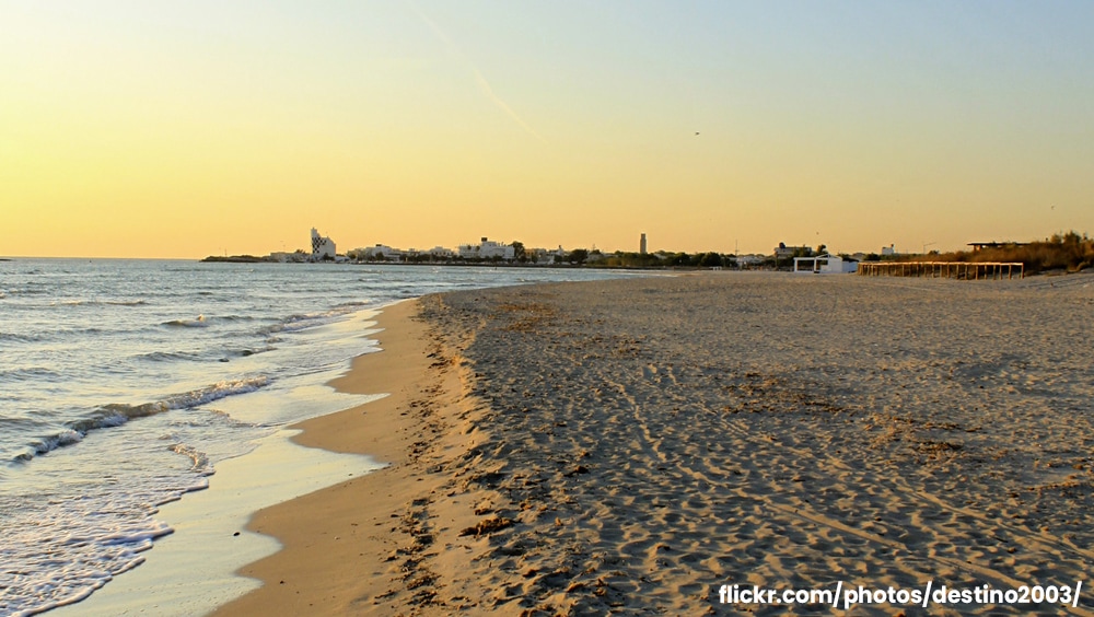 Spiaggia di Torre San Giovanni,  tra roccia e sabbia fine.